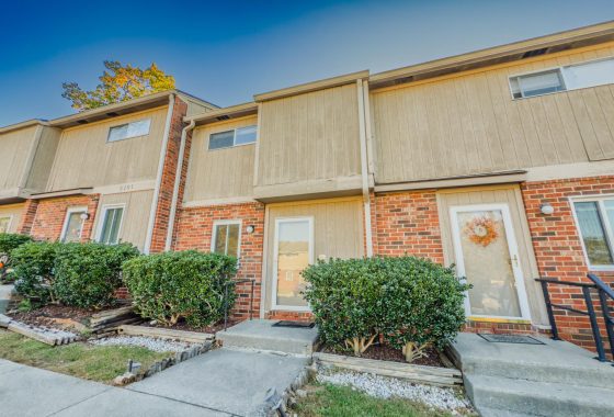 922096 5161 overland dr apt c